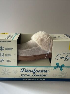 Dearfoams Women's Cream Faux-Fur Clog Slippers with Tan Sole
